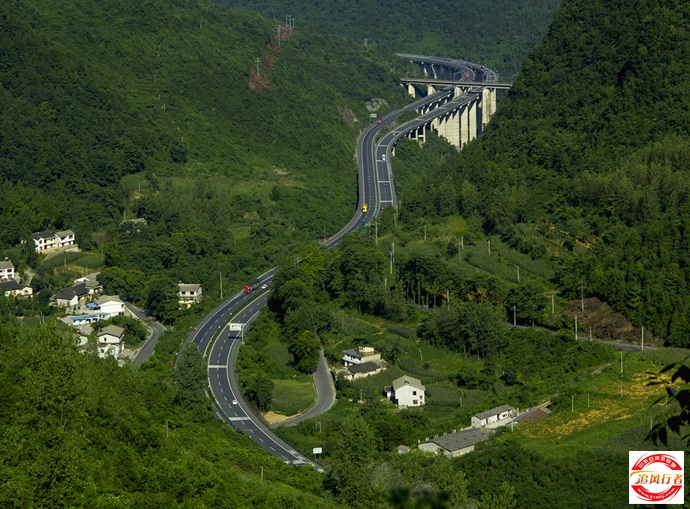 161F3345145.jpg