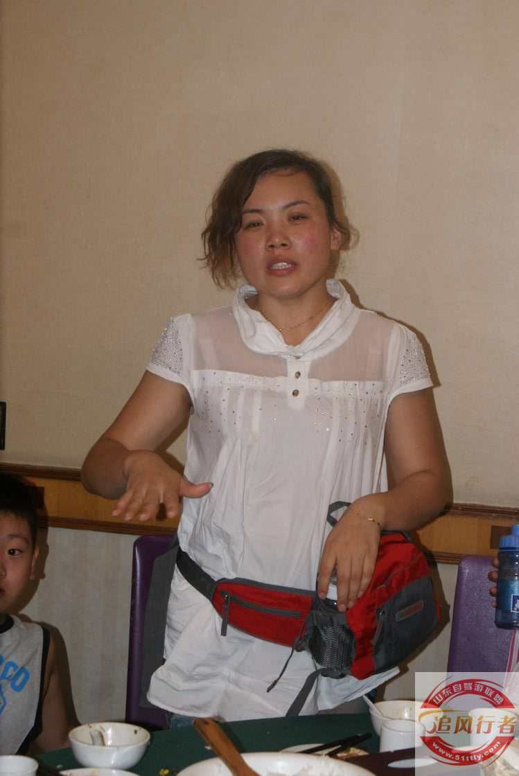 azC3yWu8.jpg