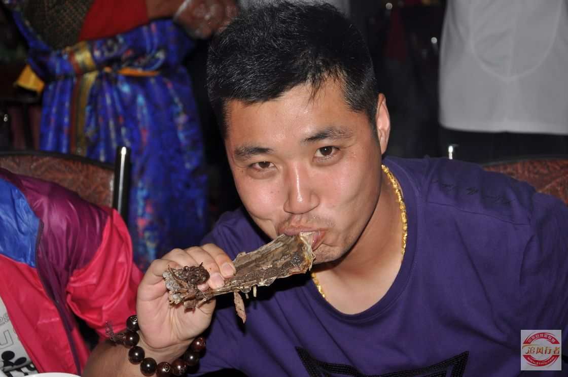 qqzU3VCX.jpg